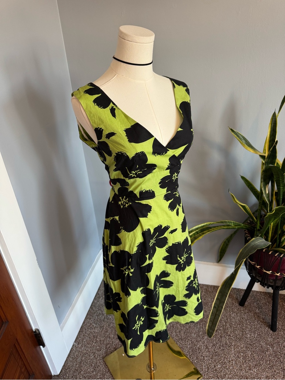 Vintage Y2K Vibrant Lime Green Floral V-Neck Sleeveless Dress - Picture 4 of 7